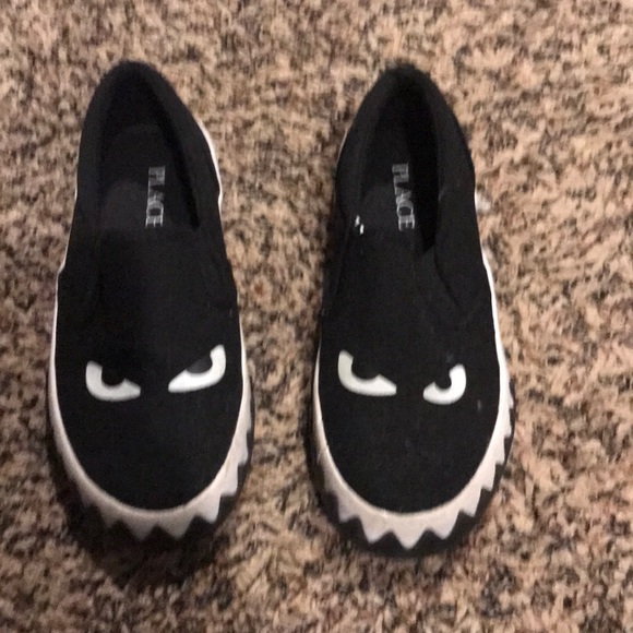 boys slip on sneakers